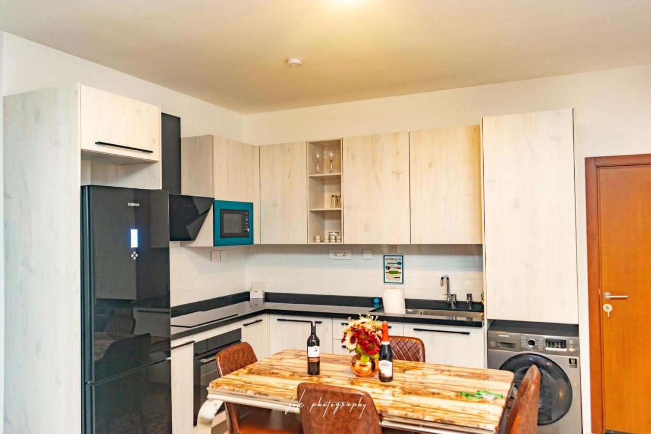 Luxury 2 Bedroom Apartment With Huge Balcony , Pool, Gym At Tribute House Accra Exteriör bild