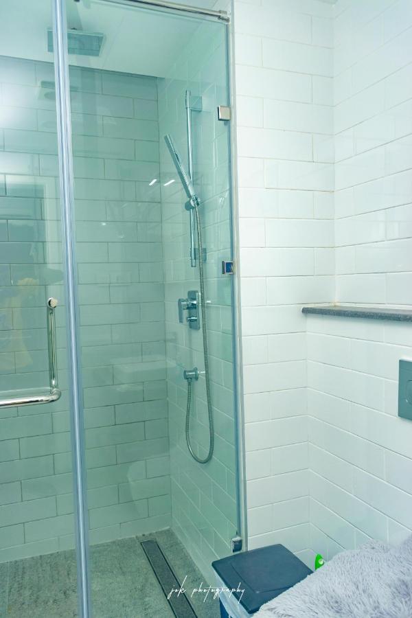 Luxury 2 Bedroom Apartment With Huge Balcony , Pool, Gym At Tribute House Accra Exteriör bild